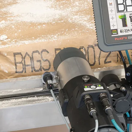 EBS-1600 printing a large-character code on paper bags on a conveyor