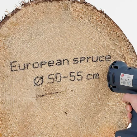 Handjet EBS-250 marking the cut end of a log